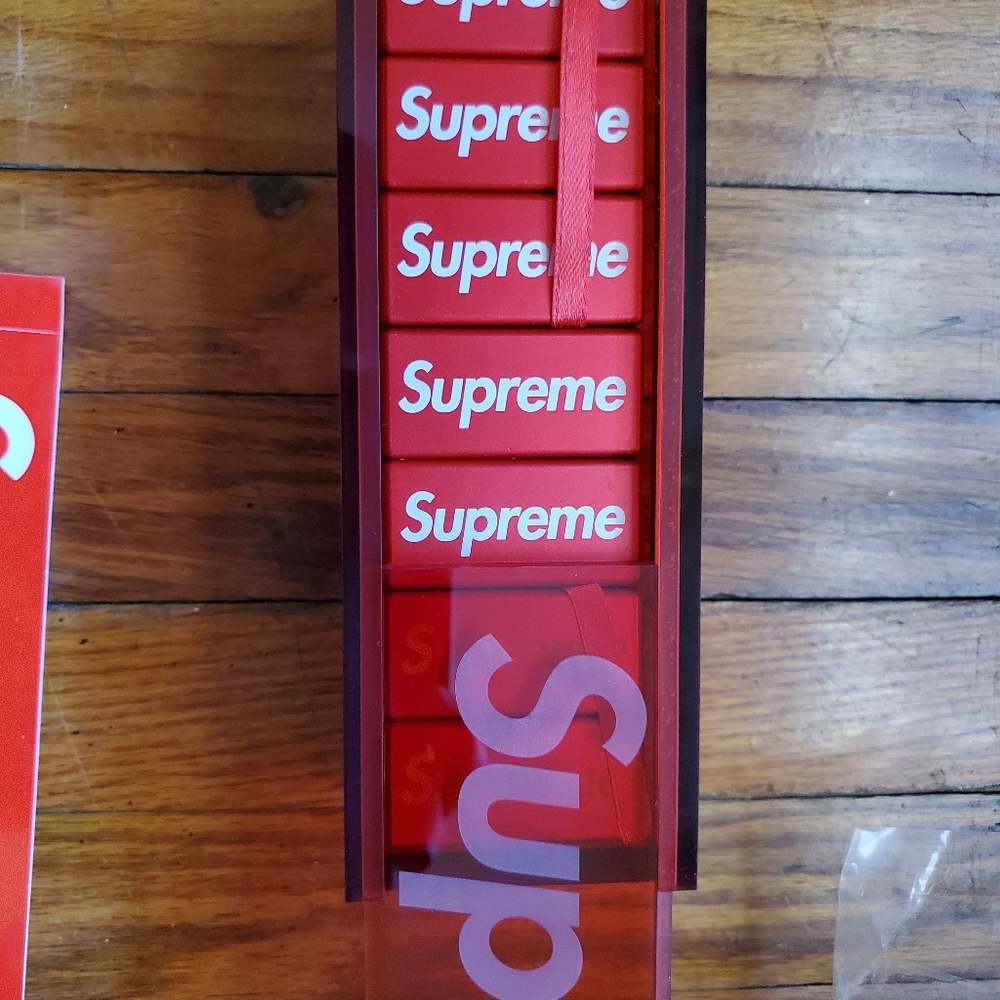 New Supreme Dominos